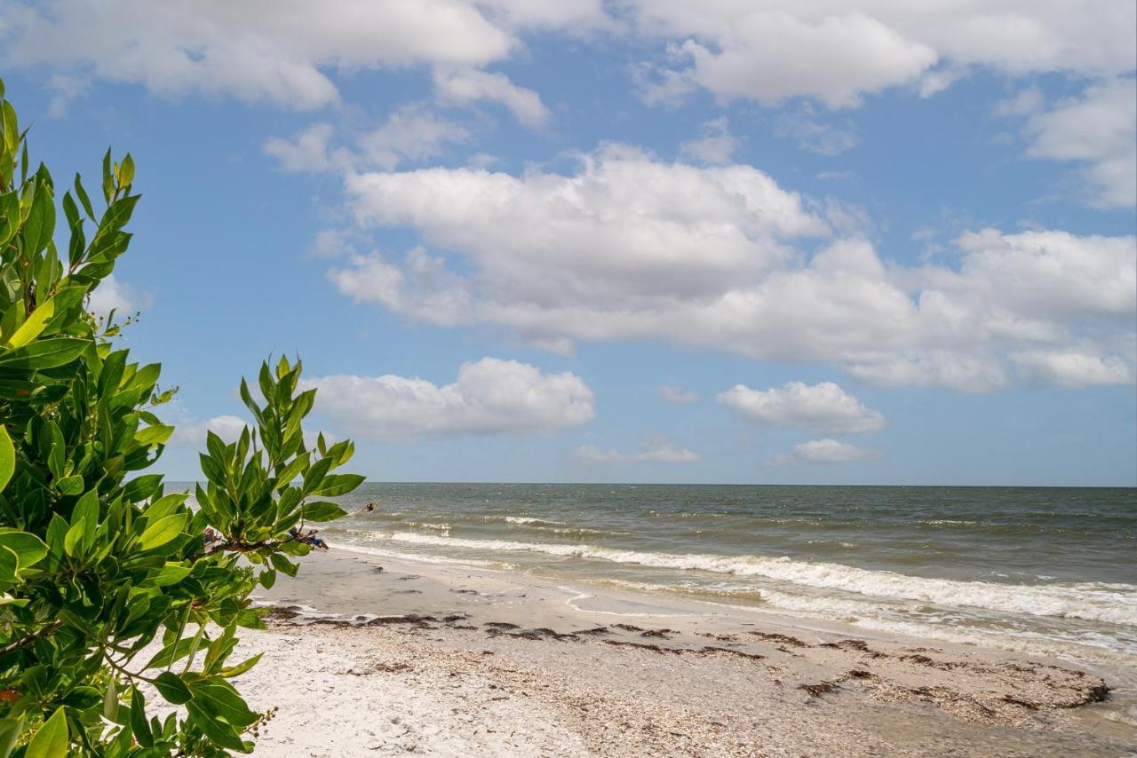 Updated Gulf Front Condo On The South End Of Fort Myers Beach! Condo Exteriér fotografie